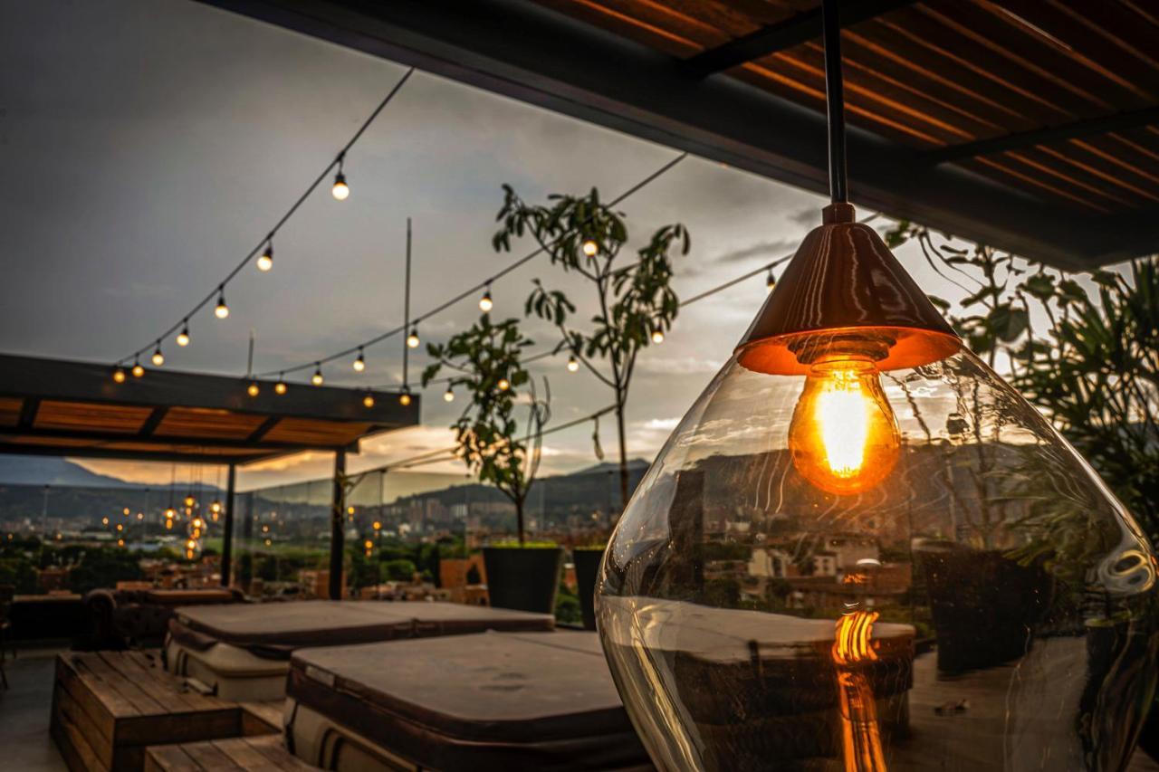 Cavalta By Bernalo Hotels Medellín Kültér fotó The rooftop bar at the hotel