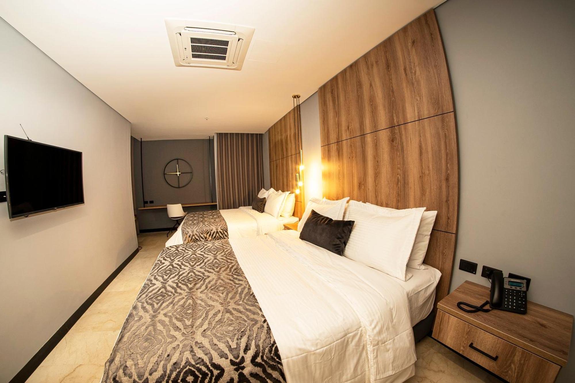 Cavalta By Bernalo Hotels Medellín Kültér fotó A room at the hotel
