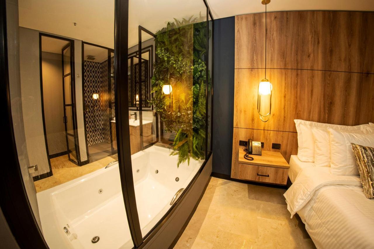 Cavalta By Bernalo Hotels Medellín Kültér fotó A room at the hotel