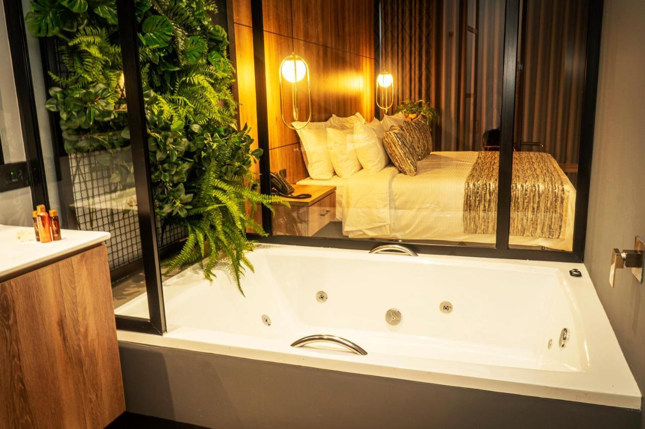 Cavalta By Bernalo Hotels Medellín Kültér fotó A modern bathtub